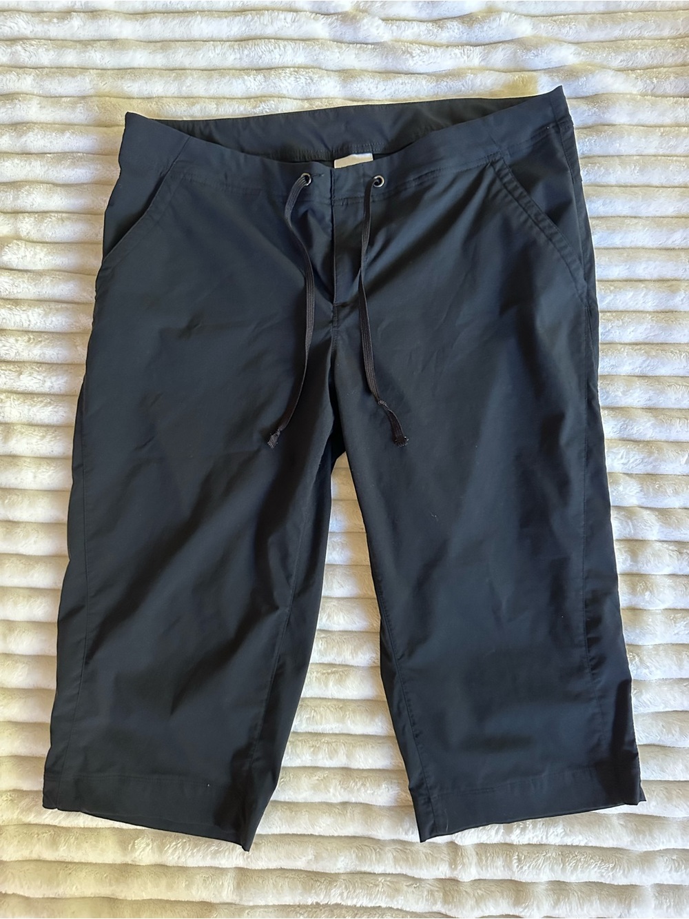 Columbia Anytime Black Capri Pants with Drawstring Waist